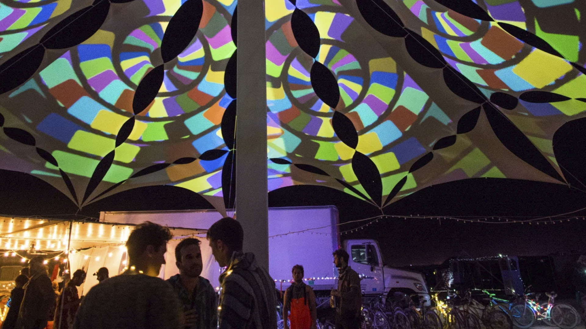 Projection-Mapping on Stretch Tents